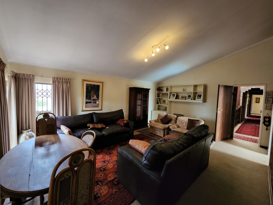 5 Bedroom Property for Sale in Mooivallei Park North West